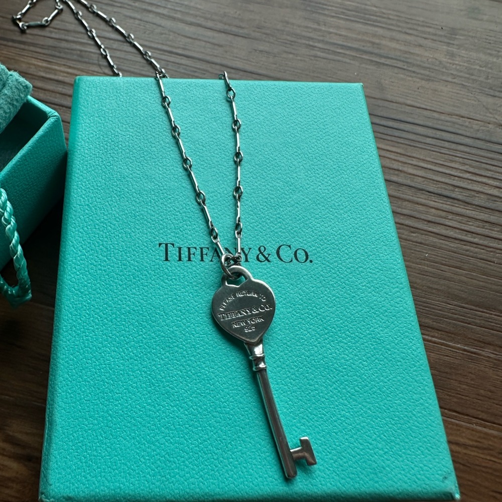 Tiffany’s necklace